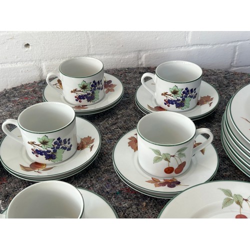 515 - Royal Worcester Evesham Vale including 13 dinner plates, 12 cups/14saucers, 5 bowls, 4 side plates t... 