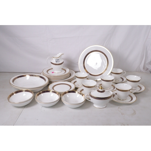 530A - Quatity of Royal Doulton Harlow table ware some seconds noted
