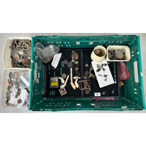 344 - A selection of assorted metal detector artefacts to include coins, pipes, buckles buttons etc