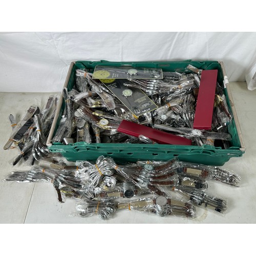 506 - Large quantity of modern quartz watches