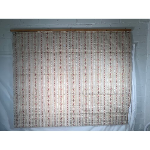 358 - Roman blind, 46