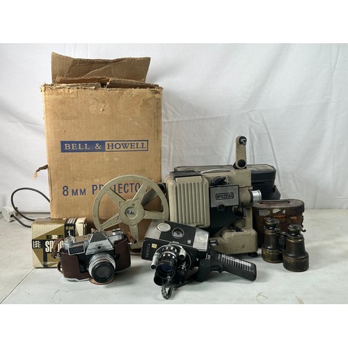 310 - Vintage kodak retina camera together with a bell and Howell projector and other photographic items, ... 