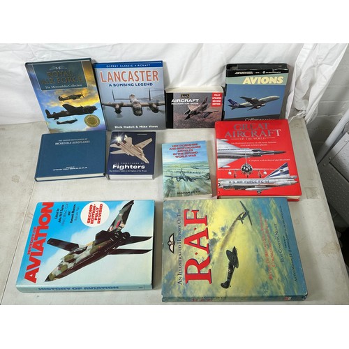 774 - A good selection of books to include Aviation History, Aircraft recognition guide book, Pocket book ... 