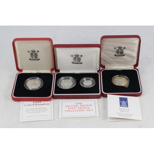 283 - 1995 World war 2 silver proof pied fort two pound coin, 1990 Silver proof Five pence two coin set an... 