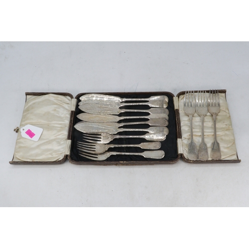 43 - Cased set of silver hallmarked fish knives and forks (approx. weight 640g)