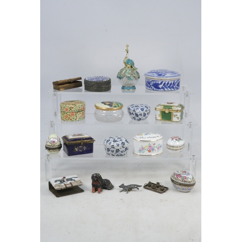 81 - Selection of small pillboxes