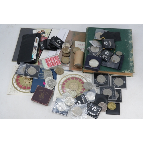 207 - A good quantity of commemorative crowns, £2 coins, festival of Britain coin, two Opening of Buckingh... 