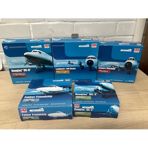 534 - Five HM 1/200 scale liners