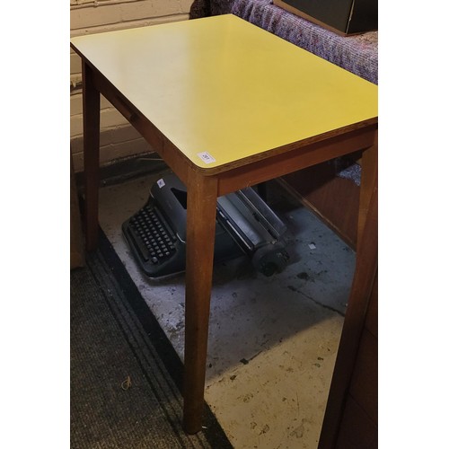 261 - Vintage Formica kitchen table fitted single drawer and drop leaf.