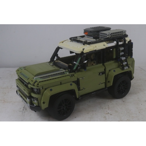 33 - Lego Technic ''Land Rover Defender'' 42110