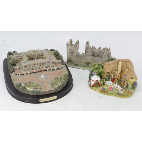 298 - Lilliput lane Buckingham palace, Sandringham  (examine small chip to turret) and a cottage 