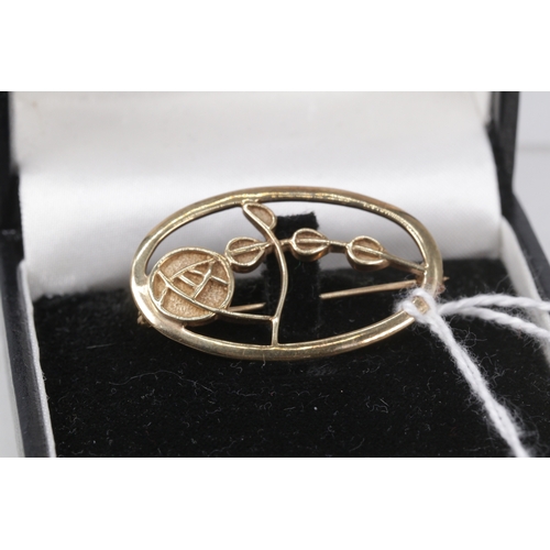 127 - A 9ct gold vintage Carrick CJL brooch inspired by Mackintosh (approx. 4.8g)