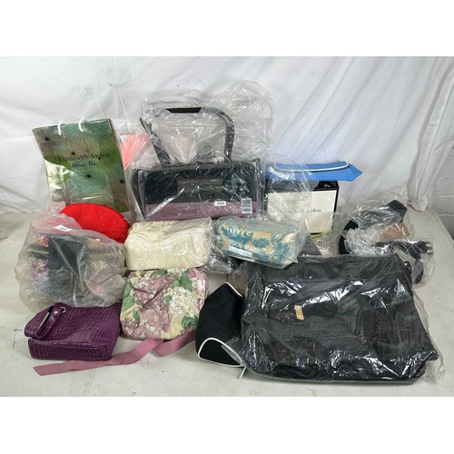 286 - Quantity Elizabeth Arden make up bags