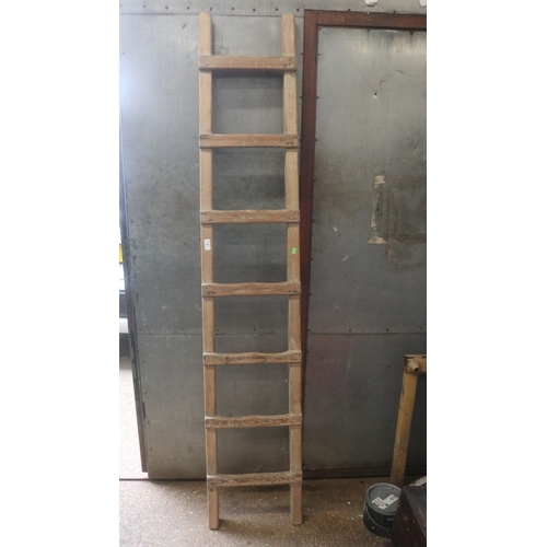 Lot 5         