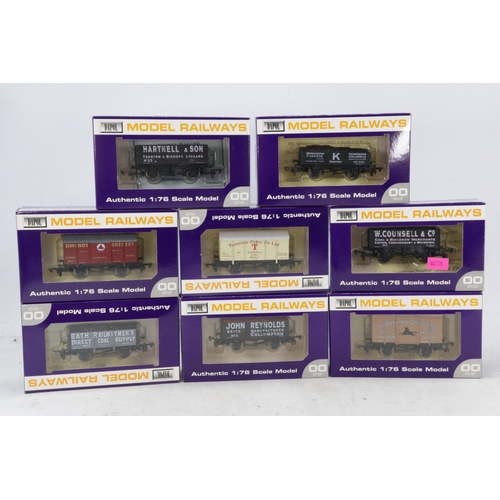 26 - Eight boxed Dapol wagons to include John Reynolds Brick Manufacturers, Simonds Brewery, Starkey, Kni... 