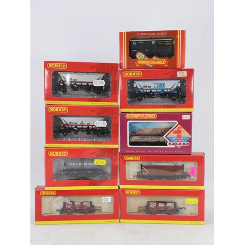 30 - A selection of boxed Hornby 00 gauge wagons to include R6215, R5214, R714, R6213, R6168C, R6161A, R6... 