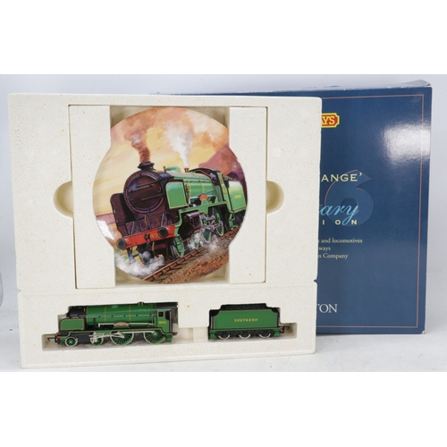138 - Hornby R648 SR 4-4-0 Tunbridge Schools Royal Doulton limited edition loco engine with tender  and pl... 