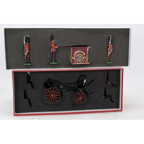 252 - Britains Queen Victoria - Scots Guards with the State colour 00293 Hollw case set in original box to... 