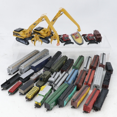 128 - Selection of assorted N gauge including wagons, together with Matchbox helicopter, empty Graham Fari... 