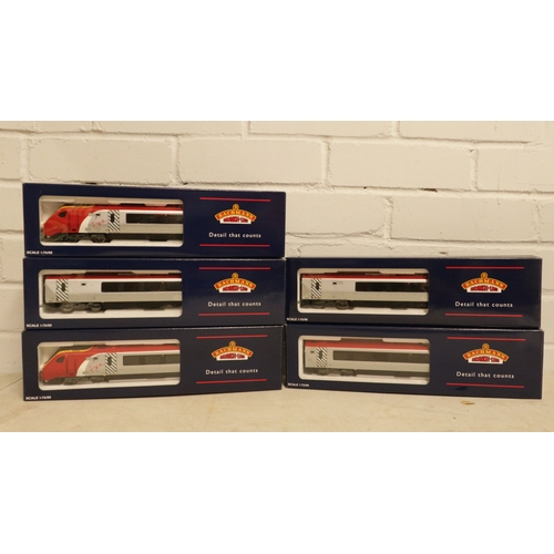 161 - A boxed Bachmann 32-625 Class 221 Virgin Super Voyager (tilting) 5 Car Unit
