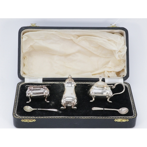 271 - Cased silver plated cruet set