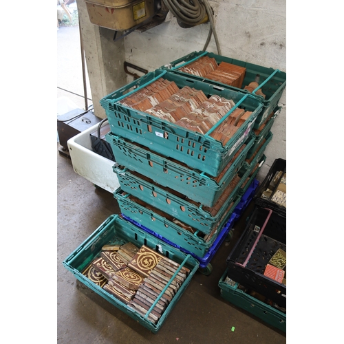 2 - Large quantity of terracotta tiles, OGEE Terracotta floor tiles - 7 x 75 + 24 = 549 tiles
+ 16 x hal... 