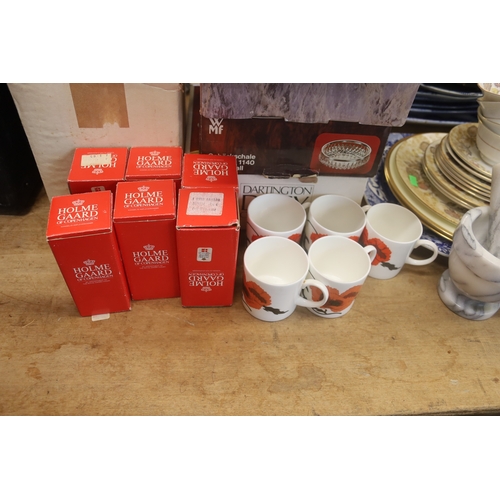 21A - Assorted ceramics to include Wedgwood Susie Cooper Corn Poppy design cups, Wedgwood Lichfield cups a... 