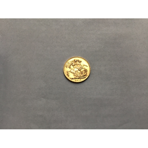 53 - George V 1913 Sovereign.