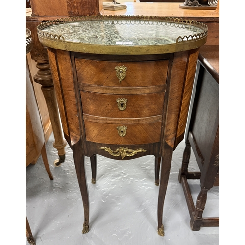 271 - Antique French chest of three drawers with on legs with marble top - Approx. W46cm H77cm D34cm