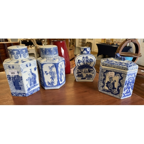 285 - Collection of oriental blue & white china