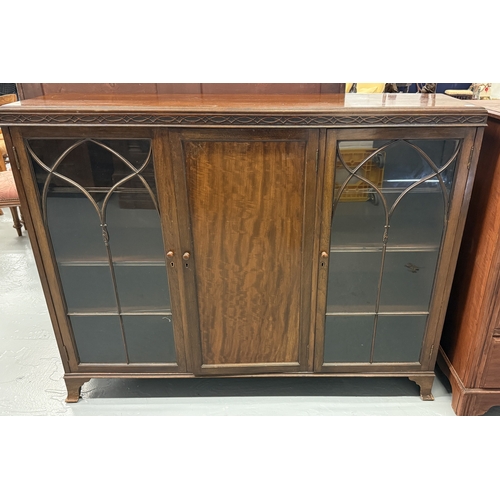 288 - Mahogany glazed display cabinet - Approx. W137cm H107cm D34cm