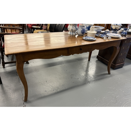 294 - Antique fruit wood dining table on cabriole legs with integrated drawer - Approx. W185cm H76cm D78cm