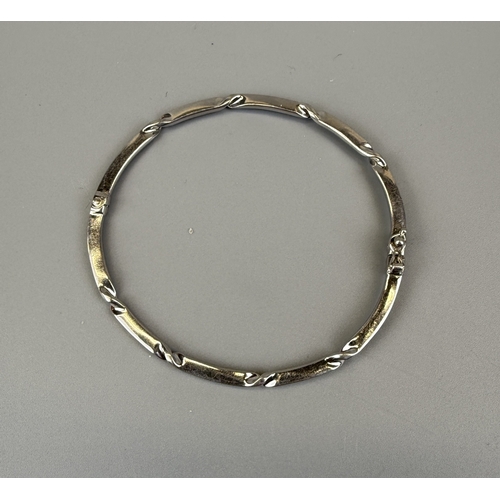 31 - Silver bangle