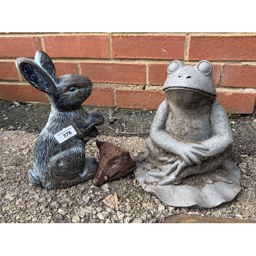 376 - Collection of garden ornaments