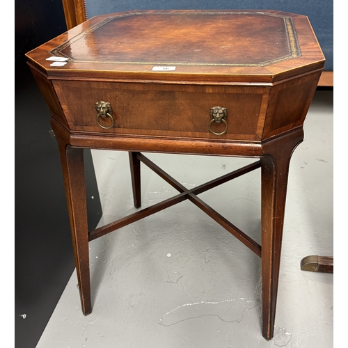 56 - Sheraton style occasional table with integrated drawer - Approx. W56cm H68cm D56cm