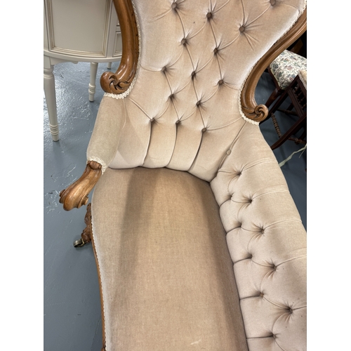 234 - Victorian upholstered Chaise lounge on castors - Approx. W155cm H103cm D65cm