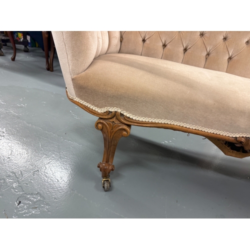 234 - Victorian upholstered Chaise lounge on castors - Approx. W155cm H103cm D65cm