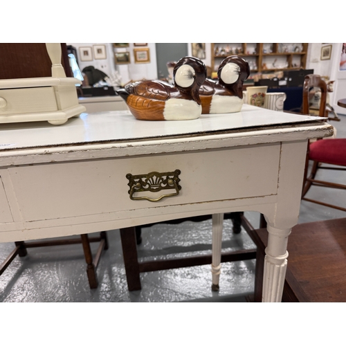 252 - Painted white dressing table together with vanity mirror - Approx. W107cm H77cm D47cm