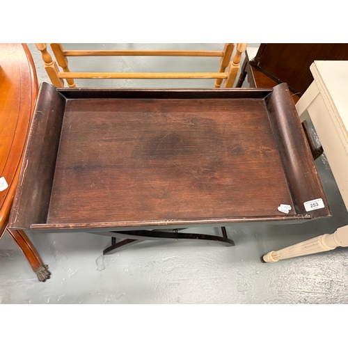 253 - Butlers tray on stand