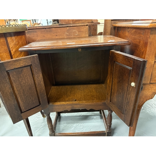 270 - Small oak cupboard - Approx. W51cm H68cm D33cm