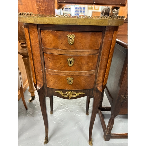 271 - Antique French chest of three drawers with on legs with marble top - Approx. W46cm H77cm D34cm