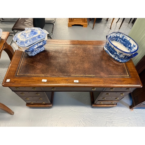 290 - Mahogany pedestal desk - Approx. W120cm H73cm D59cm