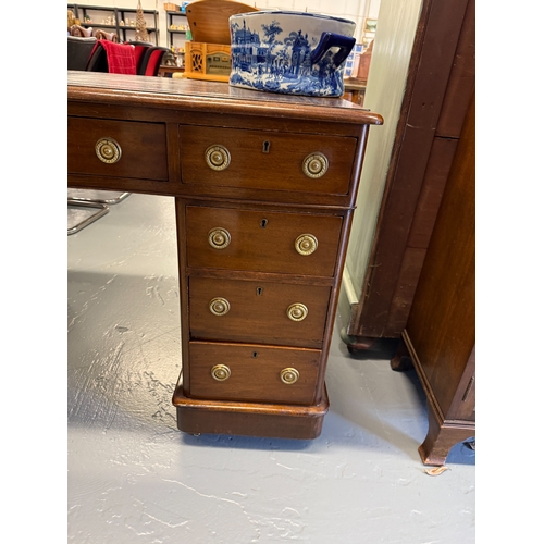 290 - Mahogany pedestal desk - Approx. W120cm H73cm D59cm