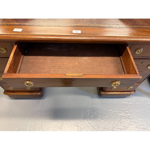 290 - Mahogany pedestal desk - Approx. W120cm H73cm D59cm