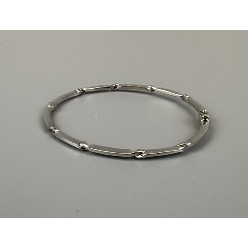 31 - Silver bangle