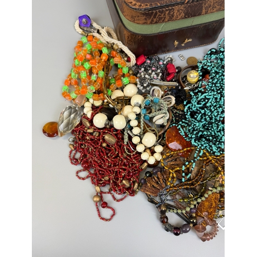 40 - Collection of Costume Jewellery