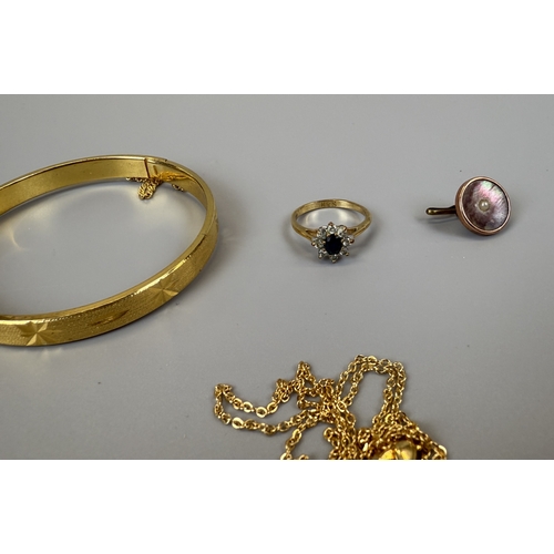 43 - Collection of gold tone jewellery