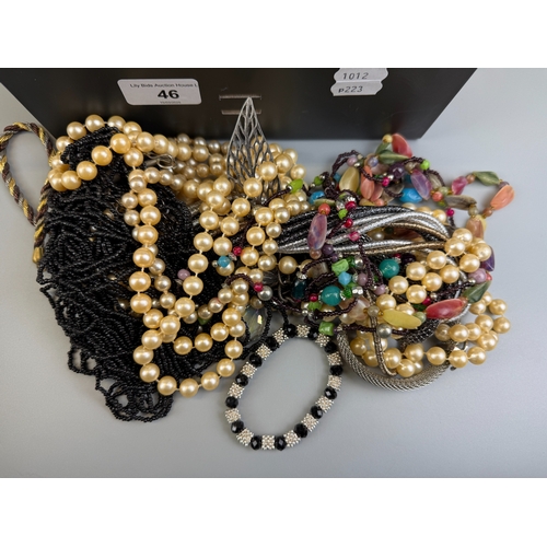 46 - Collection of costume jewellery including bracelets and necklaces Approx. 20