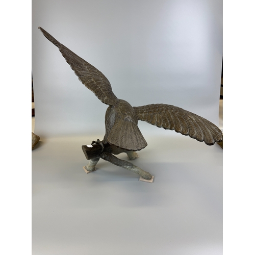 55 - Large brass eagle figurine - Approx. H51cm W61cm