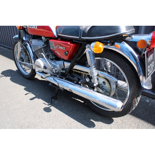 200 - Suzuki Motorcycle GT 250 Ram Air System 1975/76 98% Original, Good Condition in Working Order( Only ... 